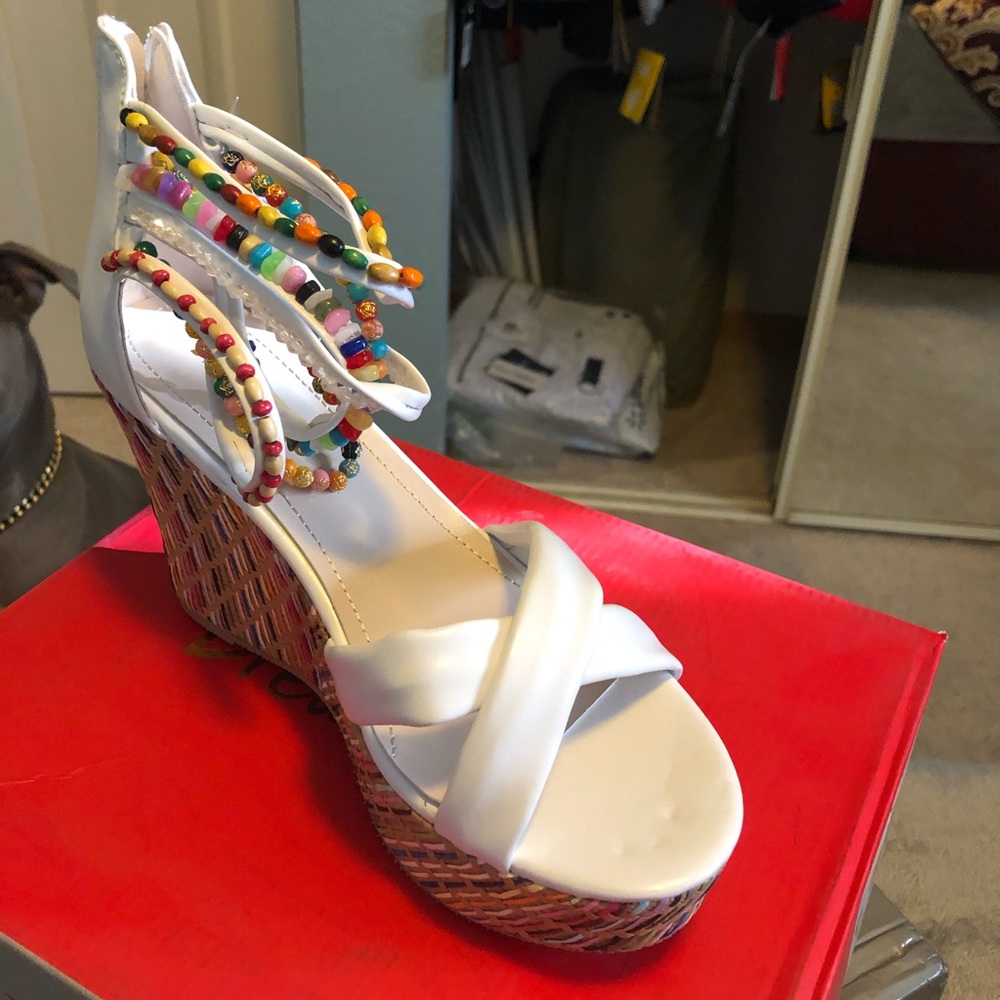 Dream Pairs gorgeous wedges size 8